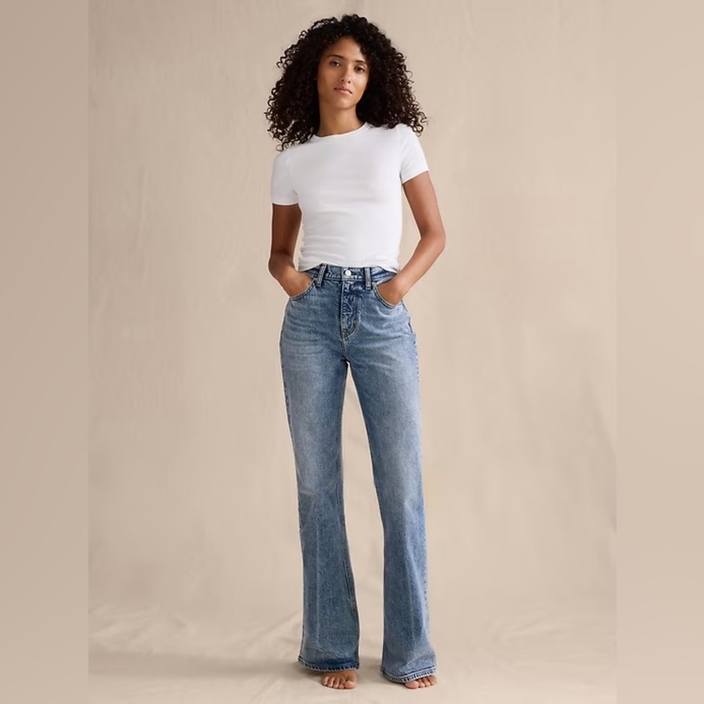 NWT! Banana Republic Light Wash High Rise Boot Cut Jean - Multiple 🩷